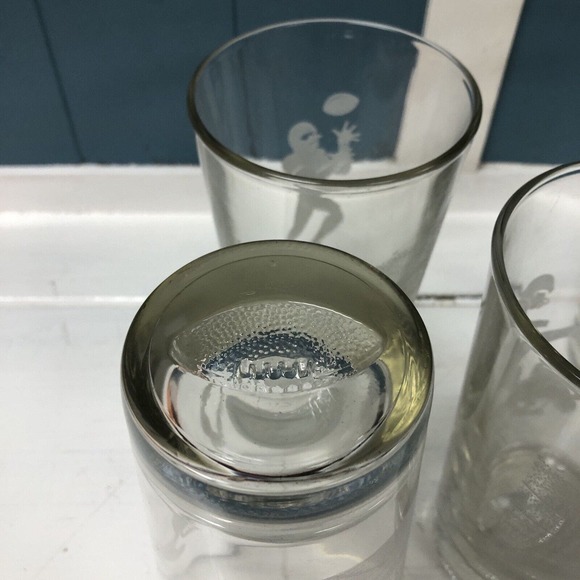Set of 4 Vintage Look Football Players Tumbler Pint Glasses Heavy Glass Man Cave - Picture 5 of 5